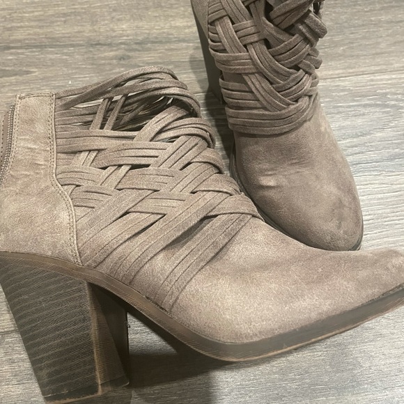 Healed Ankle Boots - Picture 2 of 2